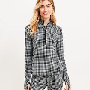 Lou & Grey Houndstooth Softsculpt Zip Top in Grey size Medium